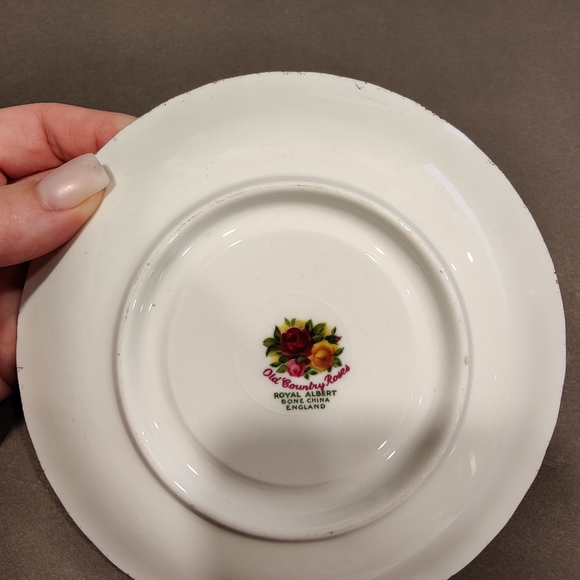 Old Country Roses Tea Saucer - Picture 2 of 4